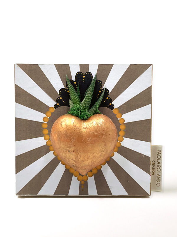 Pianta grassa in cuoricino di ceramica su quadro decorato radiale 13,5x14